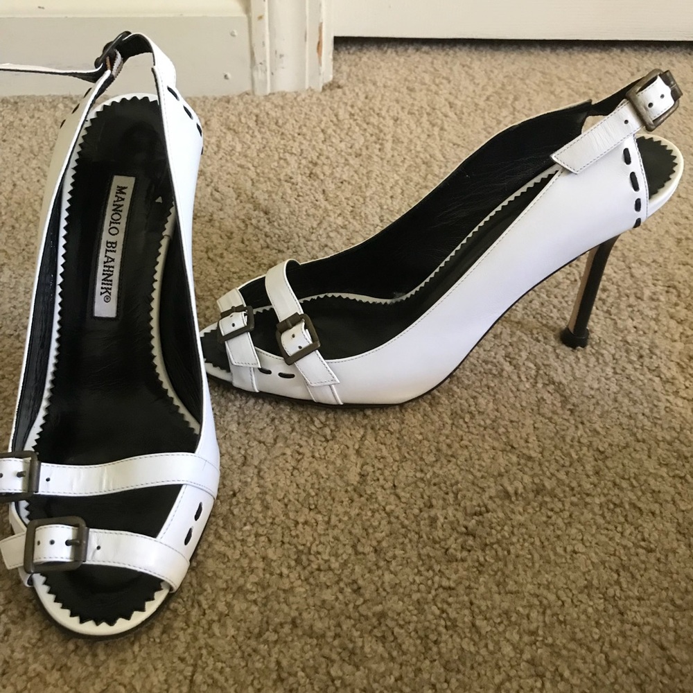 manolo blahnik white pumps